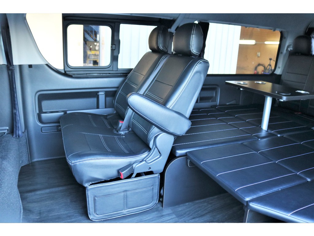 セカンドシートもシートカバー付きです！