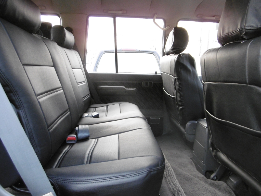 新品ブラックシートカバーも取付済み！車内もオシャレに★