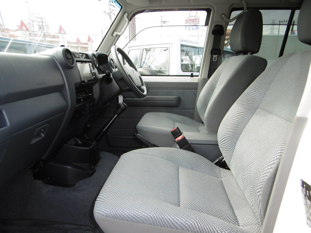 シートカバーの取付などのカスタムも可能なのでお気軽にご相談ください！
