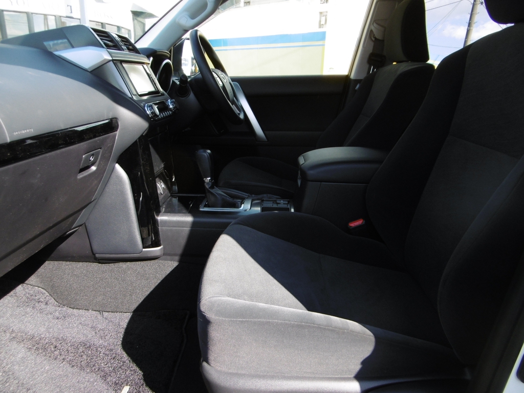 ＦＬＥＸグループは「すべての人に愛車を」をコンセプトに車種別に全国展開中★愛車と一緒に、ライフスタイルを充実させてもらいたいという思いで、ランクル仙台泉店では皆様のご要望になんでもお応えします★