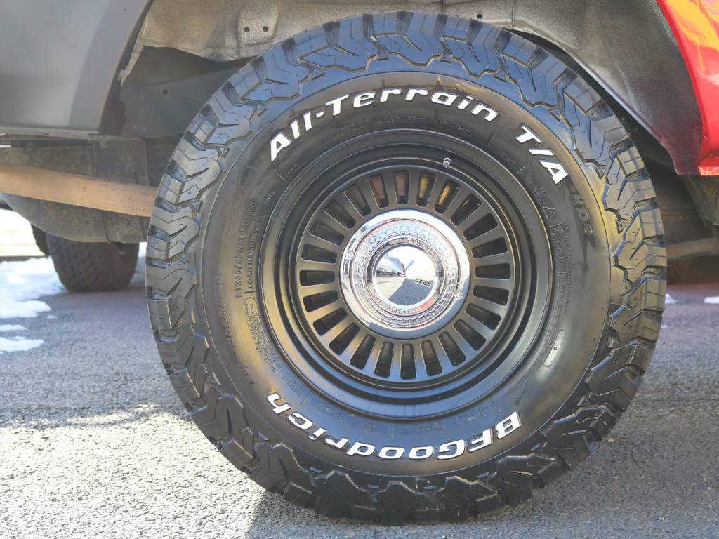 クリムソン　ＤＥＡＮ　カリフォルニア１６ｉｎｃｈアルミホイール＆ＢＦグッドリッチ　ＫＯ２（２３５／８５Ｒ１６）もちろん両方とも新品です★