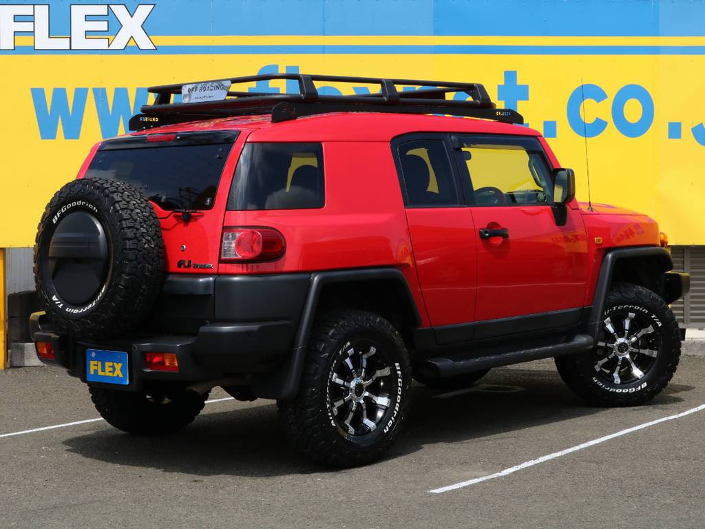 市場でも数少ないＦＪクルーザーのレッドカラーパッケージ！内外装ともにとても綺麗な状態を保っていますよ♪走行距離も３万５千キロと末永くお付き合いできる１台です★