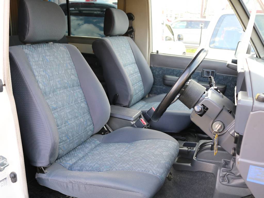 純正シートの状態も良好！目立つ破れや汚れなどは見受けられません！現車の確認が難しい方は、個別に詳細画像を送らせていただきますので、お気軽にお問合せ下さい♪