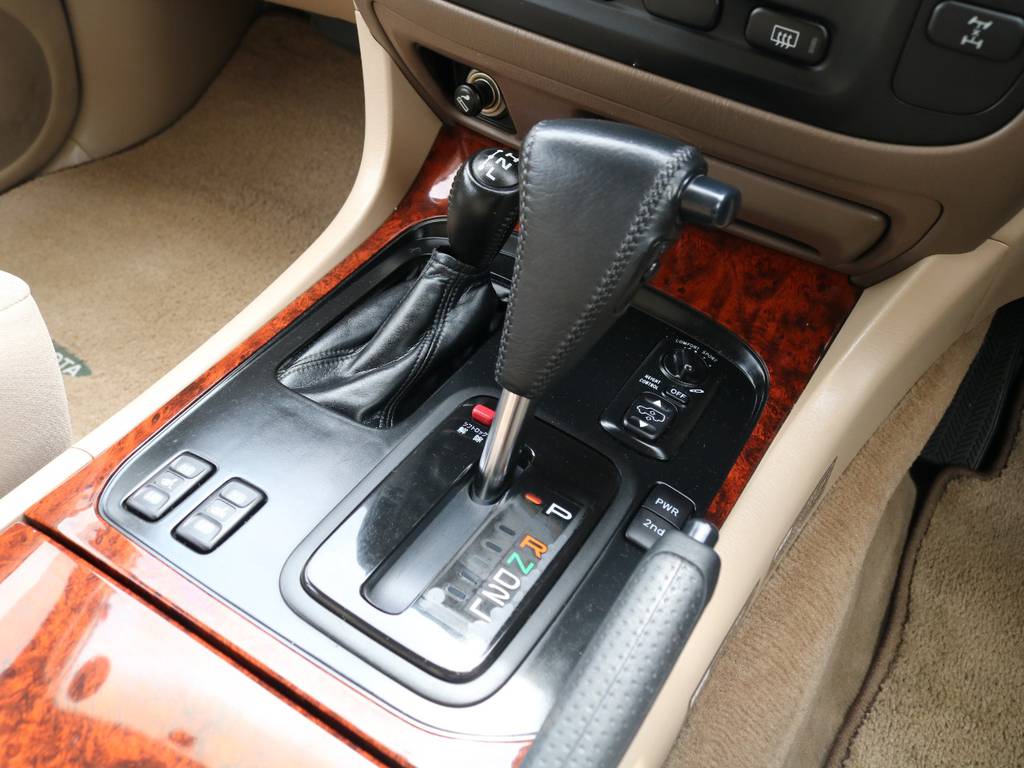 運転楽々のオートマ車♪４ＷＤ初心者の方や女性の方でもきっと楽しんでいただけることでしょう！加速もスムーズで高速道路でも快適です♪