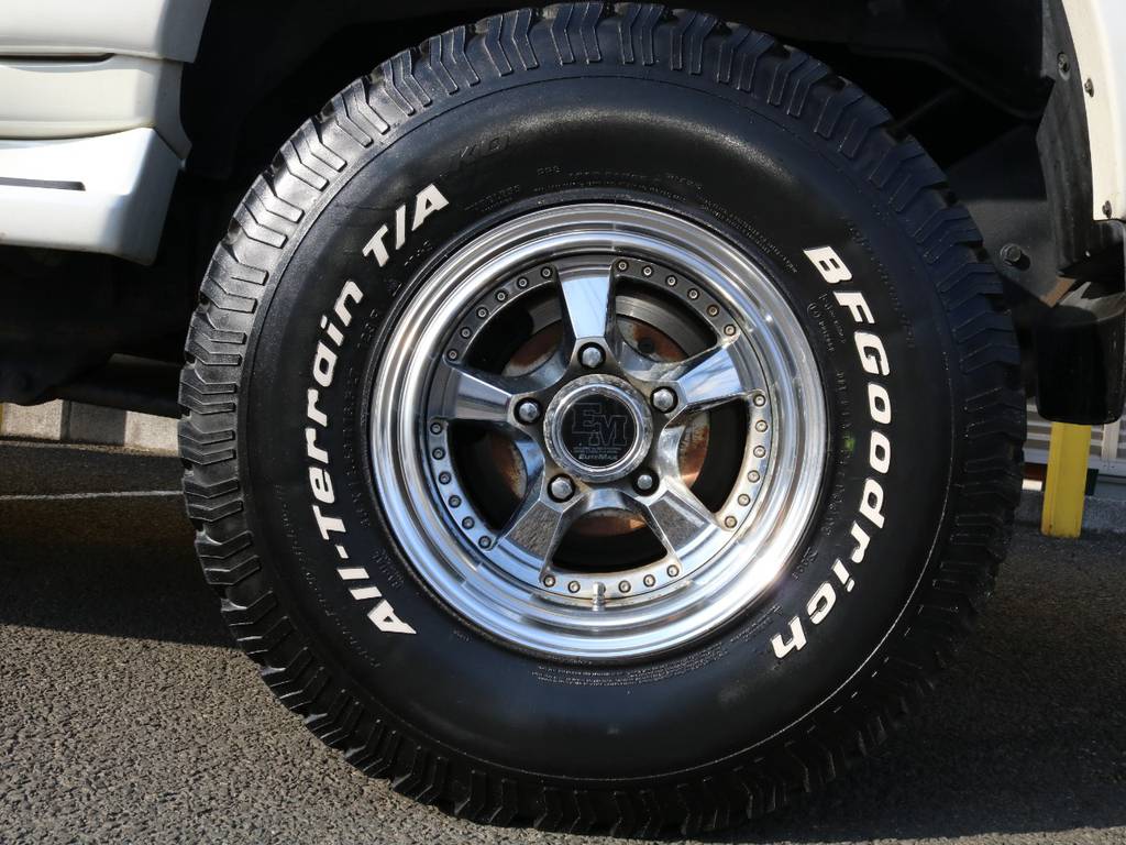 ＢＦグッドリッチＡ/Ｔ（３５×１２．５０Ｒ１６）にエリートマックス１６インチアルミホイール★足元もバッチリ決まっております♪