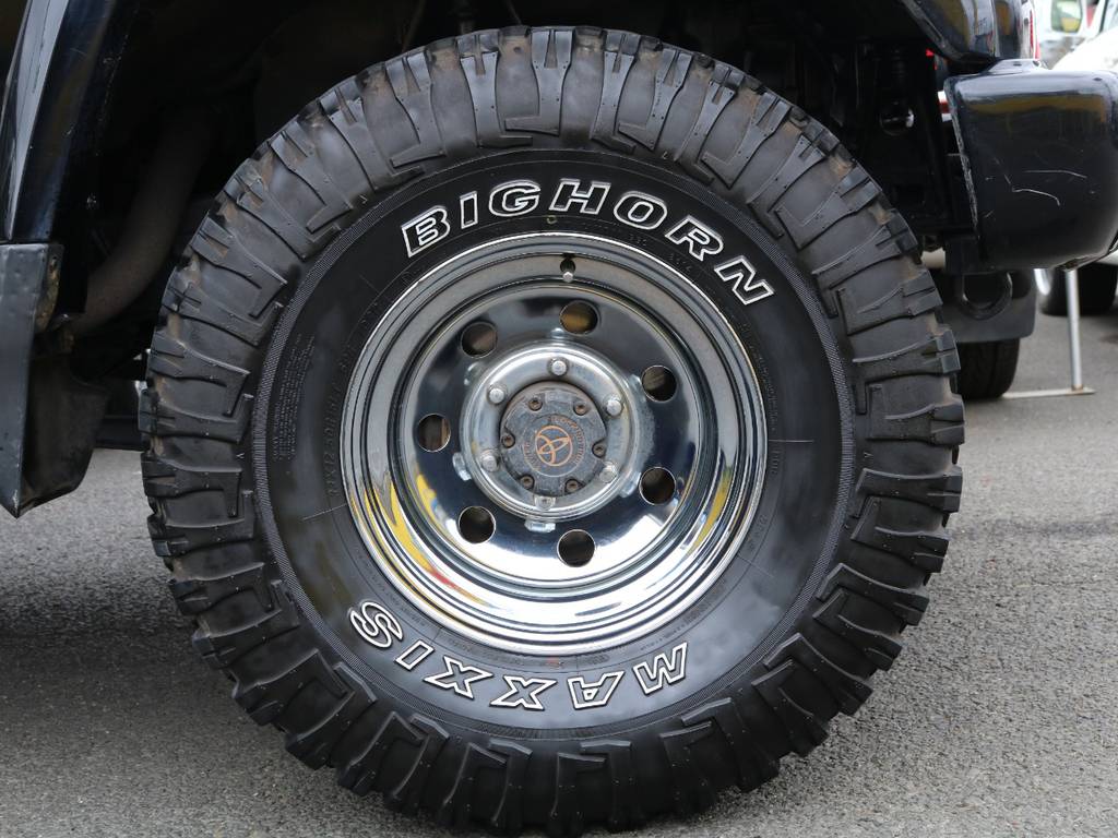 モデュラー15インチメッキアルミホイールにＭＡＸＸＩＳ　ＢＩＧＨＯＲＮ　Ｍ/Ｔのセット★リフトアップしたボディにもマッチしたサイズでの組み合わせです♪
