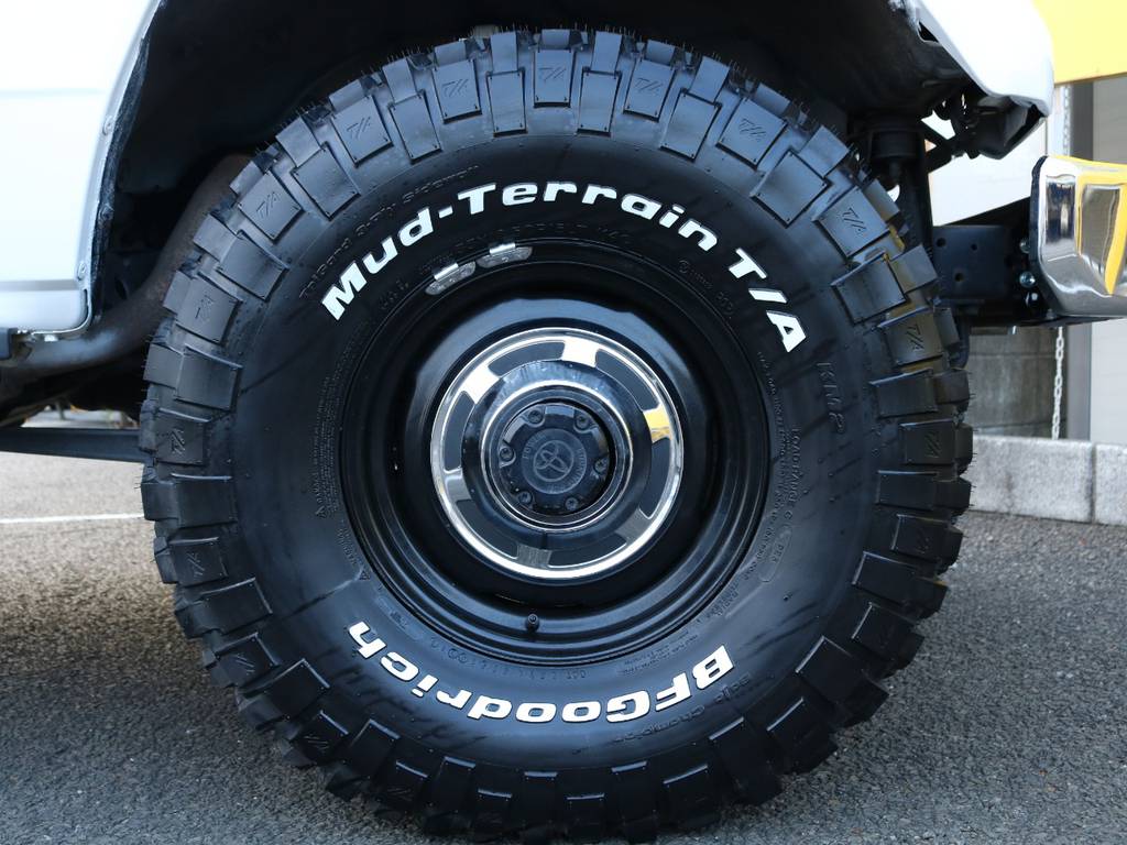 新品トヨタ輸出用１５インチスチールホイールにBFグッドリッチ　KM２（３３×１０．５R１５）の組み合わせ♪ナローボディにはピッタリのセットです！
