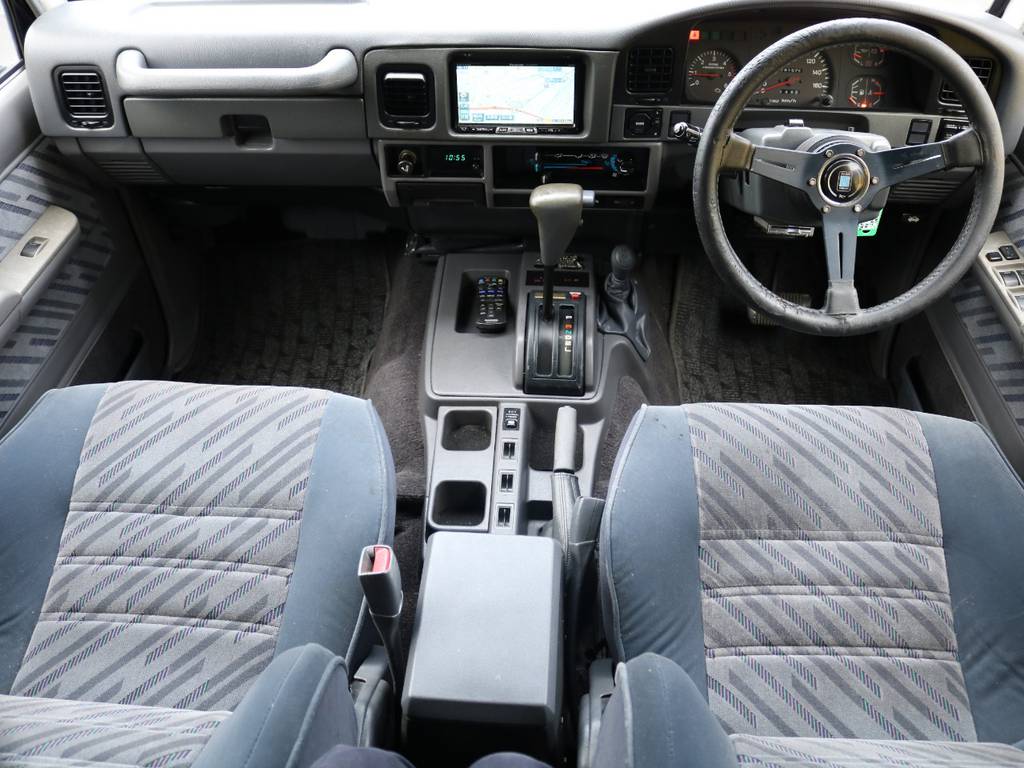 室内は何十項目にも亘るプロの専門ルームクリーニング施工済みです！小さなお子様連れのご家族も安心してお乗りいただけます！外せる部品は外し、特殊洗剤＆用品で可能な限り汚れや使用感は除去します★