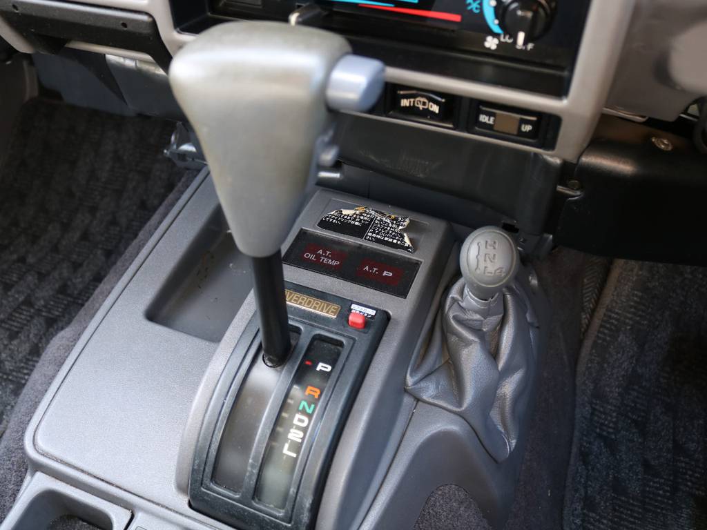 シフトノブはウッドコンビタイプへのカスタムも可能♪お問い合わせはお気軽にスタッフまで★