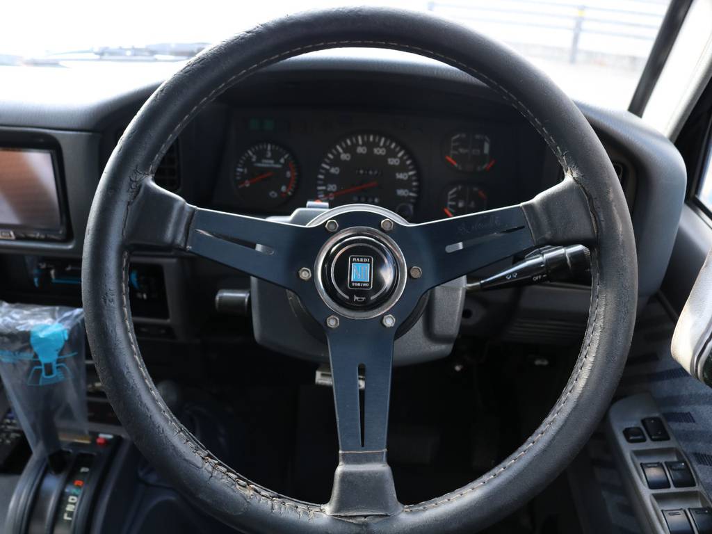 ナルディ★ステアリング　クラシックレザー　ブラックレザー＆ブラックスポーク♪