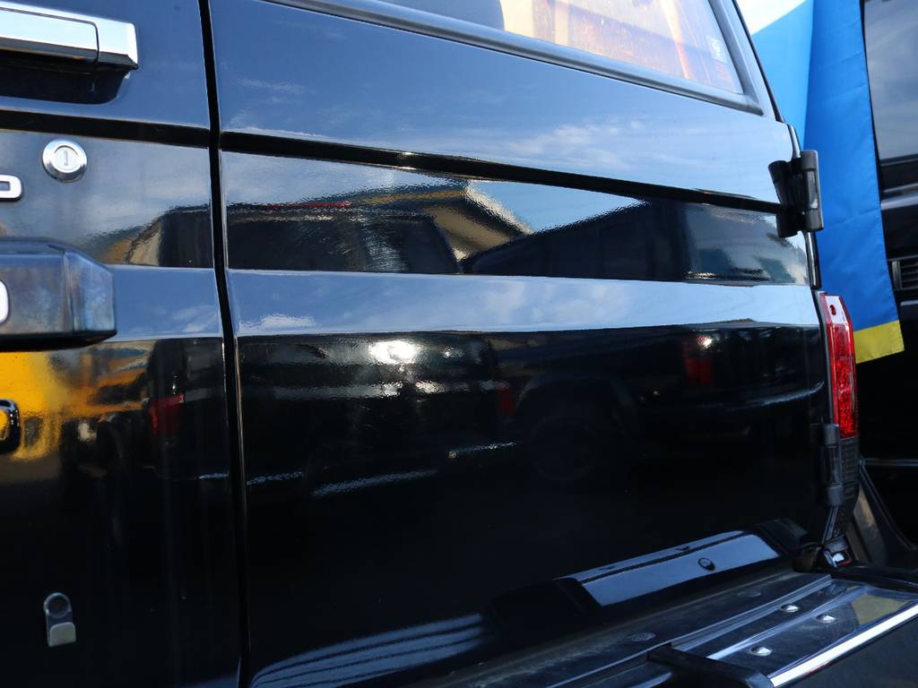 背面レスは取付穴まで綺麗にスムージング★見た目もガラッと変わり非常にスッキリと仕上がっています♪