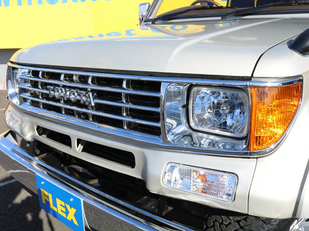 TOYOTAロゴが印象的なグリルもメッキタイプを装着！ボディカラーにもしっかりマッチして非常に纏まりのある仕上がりとなっています♪