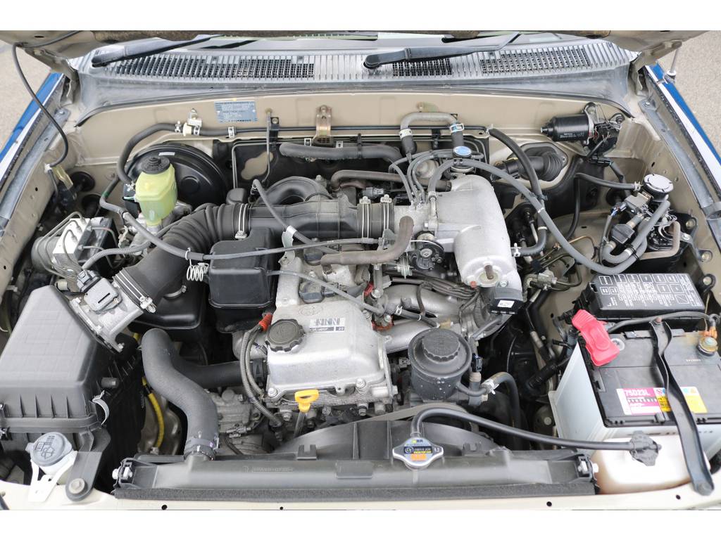 タイミングベルト交換不要（チェーン式）な２７００ｃｃモデルですのでメンテナンスもラクラク＆低燃費で経済的なエンジンです★