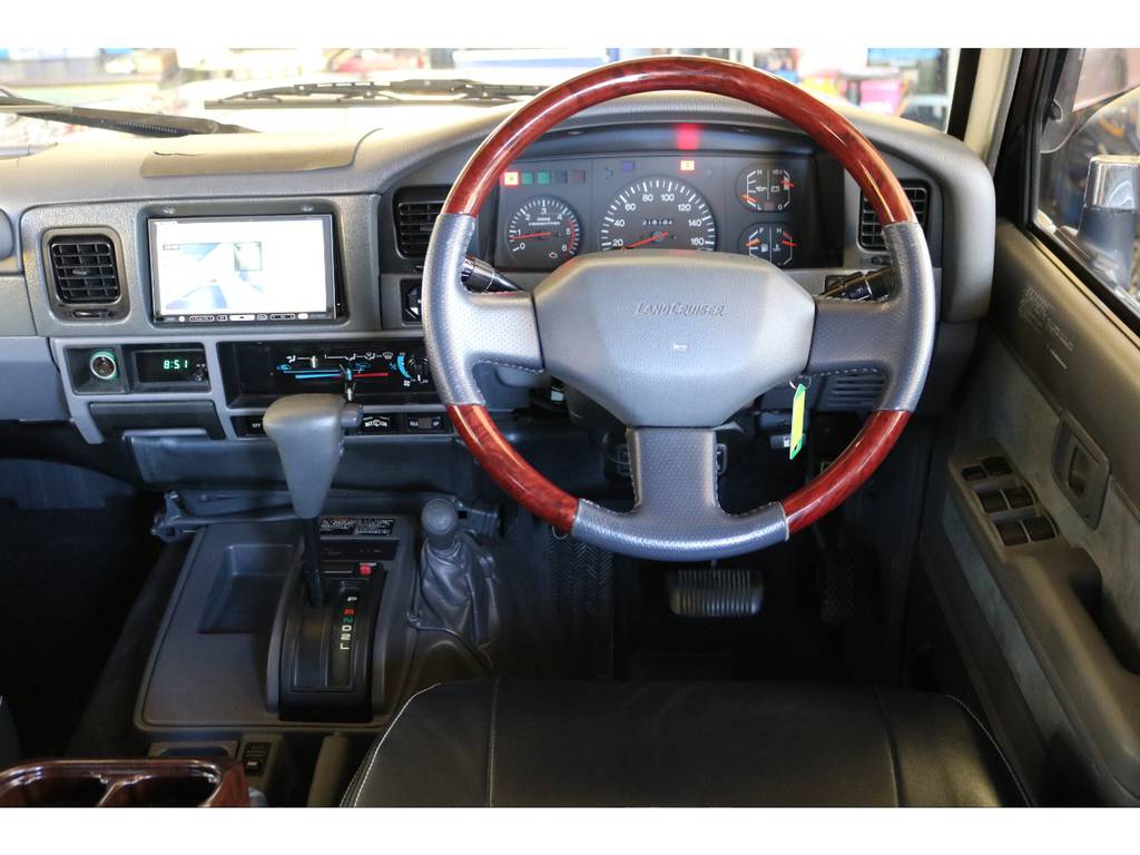 運転する際に一番手に触れるステアリングもキレイな状態を保っております！！