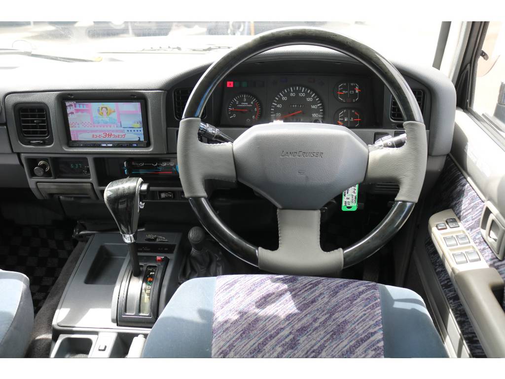 恐らくオーナーさんが１番長く滞在する場所はココ運転席でしょう！この車を運転してどこへ行こう？何をしよう？とイメージしてみてください★きっと充実した時間になる事でしょう♪