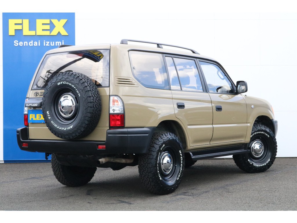 ＮＥＷペイントのベージュカラーにて仕上げました！車をカスタムする上では欠かせないカラーとなり、特にクラシックな雰囲気を出すにはピッタリな人気色です★タイヤ＆ホイールは背面分もインストール済み♪