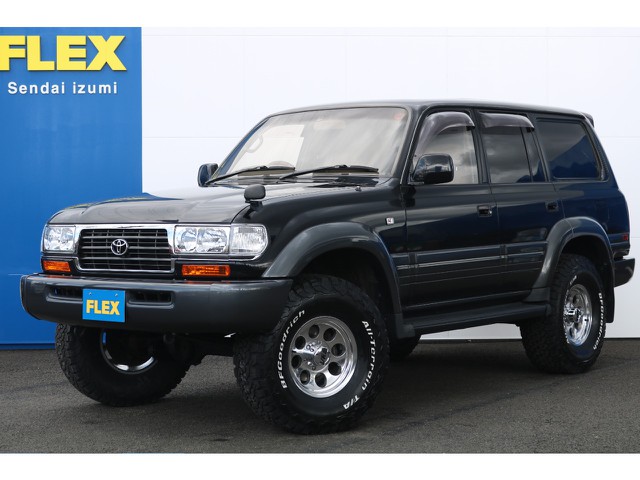 ランクル８０の中でも別格の存在感！！全国５００台限定販売のＬパッケージが入庫しました！専用ブラックツートンカラーをベースにフルカスタムの１台★足回り、レンズ類とリフレッシュ済みです♪