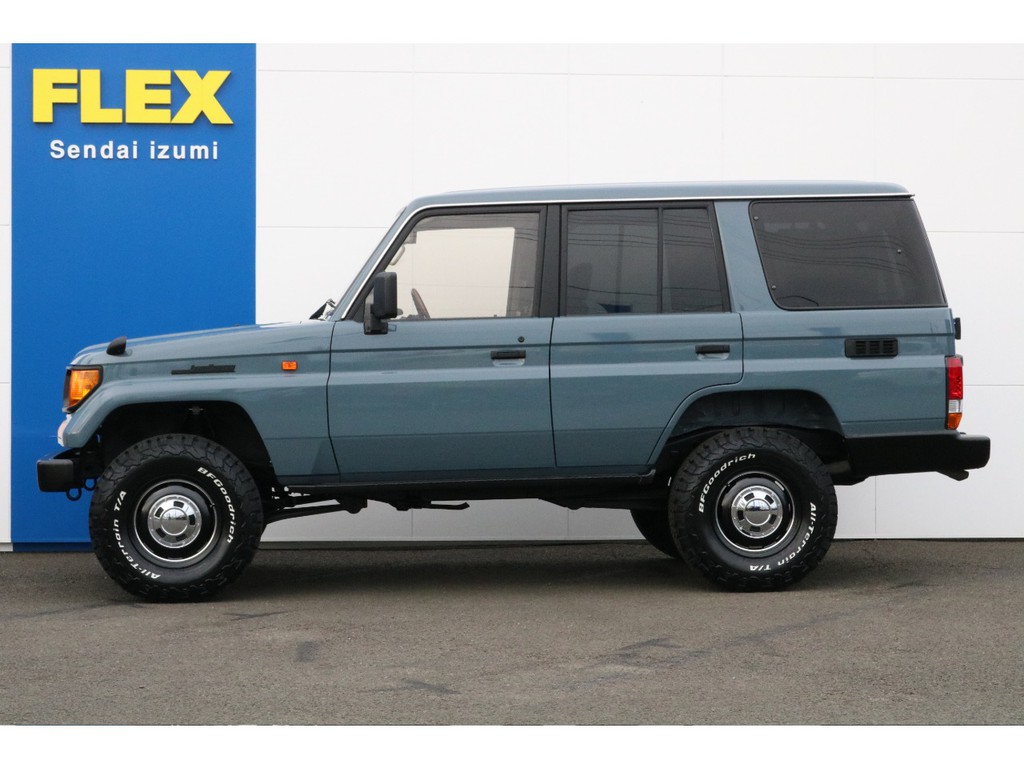 人気のナローボディーです★ザ・４ＷＤ的なオーバーフェンダー＆ワイドタイヤも良いですが、クラシックな仕様の車にはこのオーバーフェンダーが無い「ナローボディー」がとても似合います♪