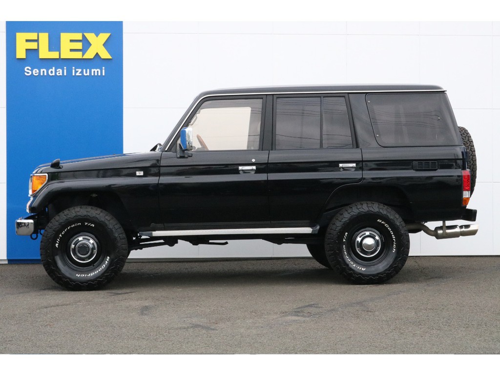 人気のナローボディーです★ザ・４ＷＤ的なオーバーフェンダー＆ワイドタイヤも良いですが、クラシックな仕様の車にはこのオーバーフェンダーが無い「ナローボディー」がとても似合います♪