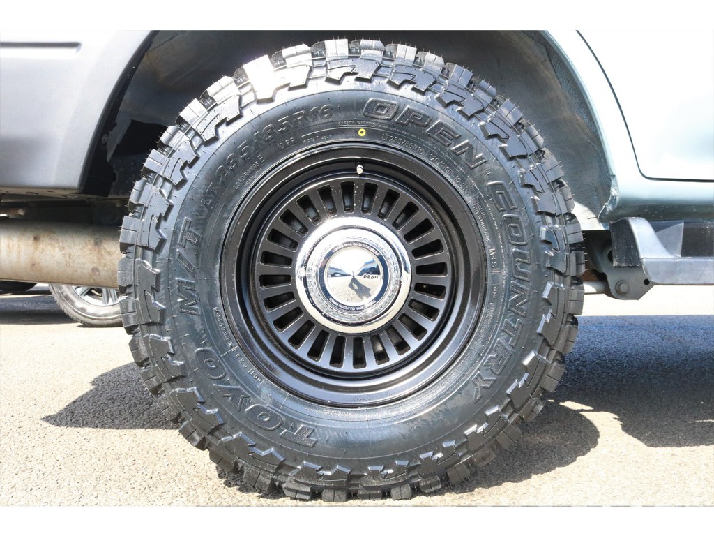 ＤＥＡＮカリフォルニア１６inchホイール＆ＴＯＹＯ　オープンカントリーＭ／Ｔの新品セットです！本格派４ＷＤタイヤですが、クラシックな仕様にもピッタリです♪