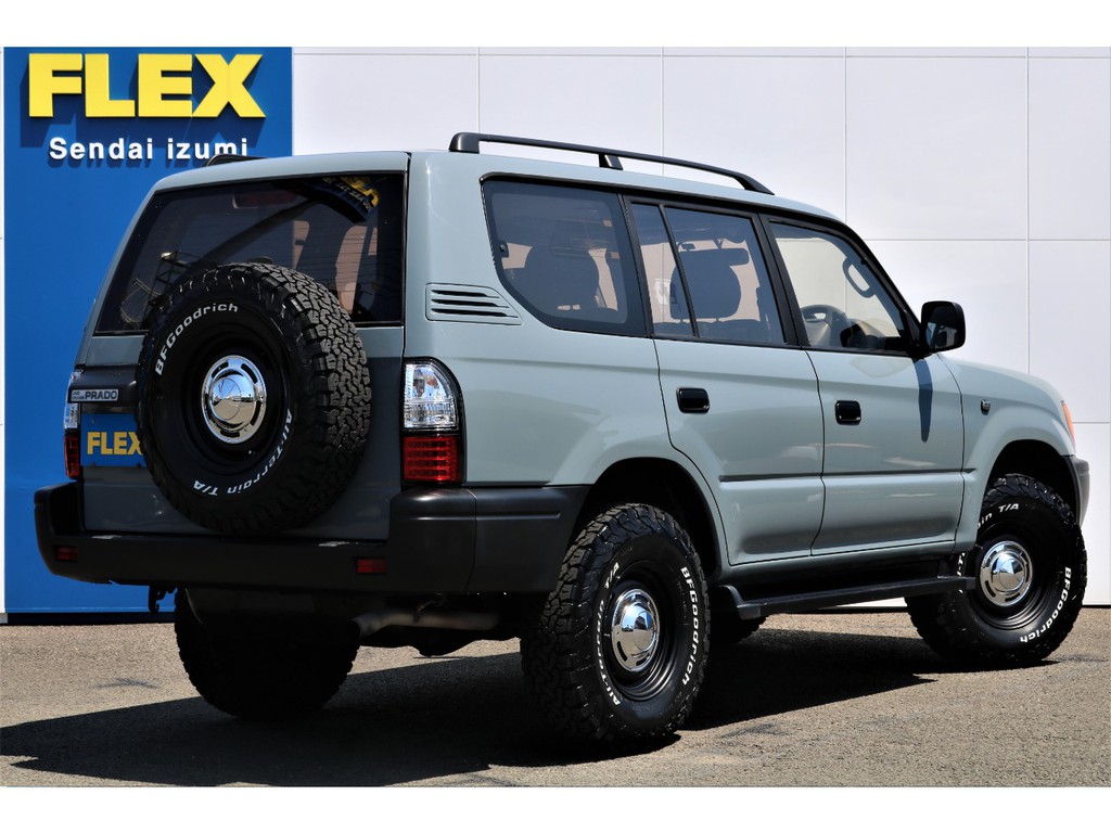 ＮＥＷペイントのアンヴィルグレーに仕上げました！車をカスタムする上では欠かせないカラーとなり、特にクラシックな雰囲気を出すにはピッタリな人気色です！タイヤ＆ホイールは背面分もインストール済み♪