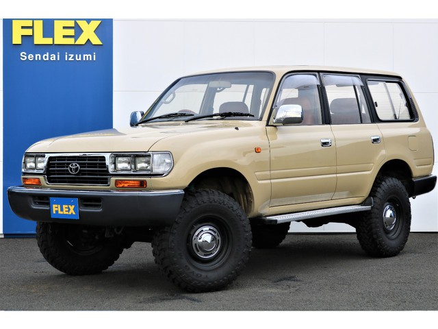 人気のクラシックスタイル！中期モデルのガソリン車をベースに３インチリフトアップ＆ナローボディー化＆ベージュペイントでカッコ良く仕上がっておりますよ！