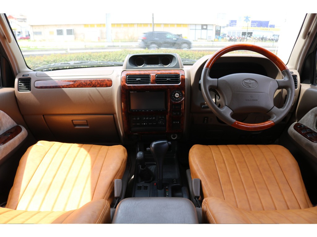 ＦＬＥＸグループは「すべての人に愛車を」をコンセプトに車種別に全国展開中！愛車と一緒に、ライフスタイルを充実させてもらいたいという思いで、ランクル仙台泉店では皆様のご要望になんでもお応えします♪