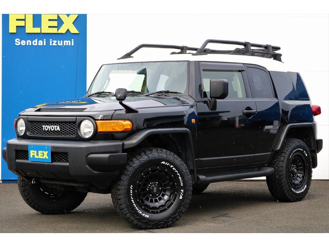 カラーパッケージの入庫です♪純正オプションや高額カスタムにてタフに大変カッコ良く仕上がっております！ワイルドにカッコイイＦＪクルーザーを是非、乗り回してみてはいかがでしょうか♪