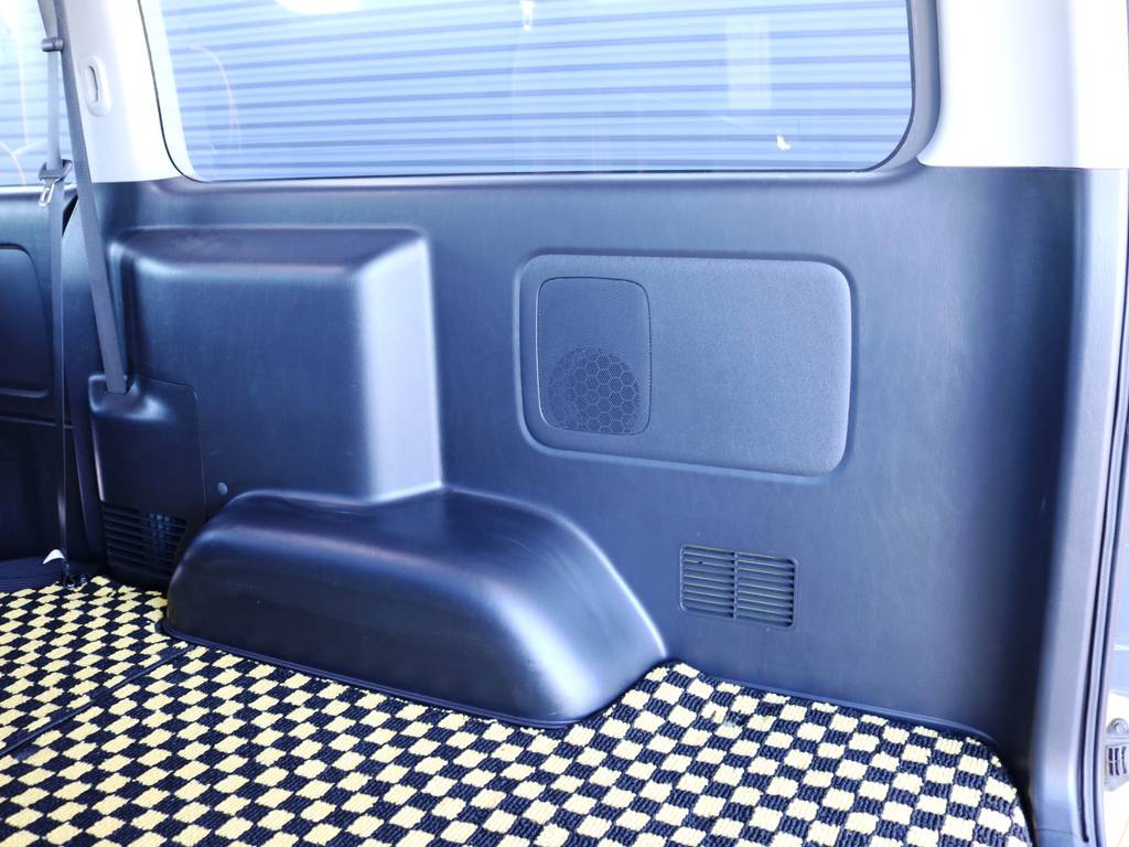 運転席側　荷室トリム（壁）の状態！使用に伴う小傷がございます。