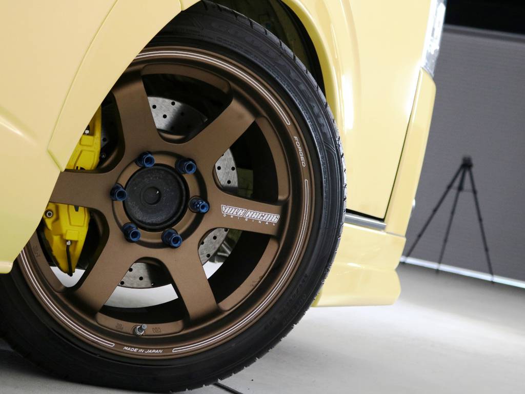 ＲＡＹＳ　ＴＥ３７ＳＢ　１８インチアルミホイール！４１５コブラ製　６Ｐｏｔブレーキキャリパーも装備済み！！