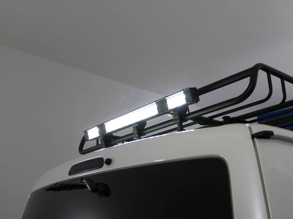 作業灯完備！アウトドア等にがっつりと使って頂けるお車です♪
