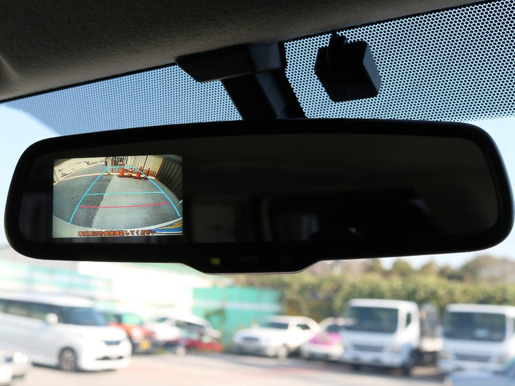 メーカーオプション　純正バックカメラ＋バックモニター内蔵自動防眩インナーミラー！