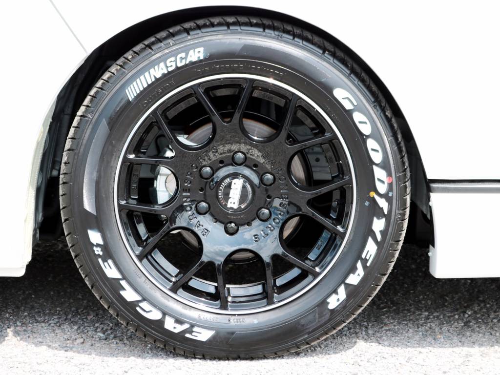 ＭＣ－７　１７インチアルミホイール、ナスカータイヤ！