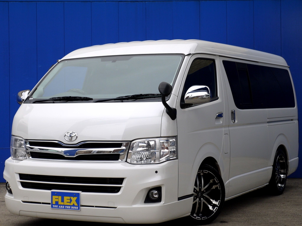 Ｈ２３年式ハイエース ワイドスーパーＧＬ ８人乗り乗用車登録車輌 マジカルワゴンキットが入庫しました！！