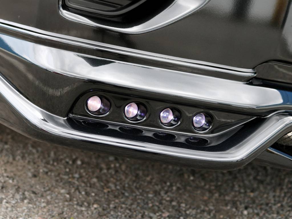片側４発ずつＬＥＤデイライトを備えております♪
