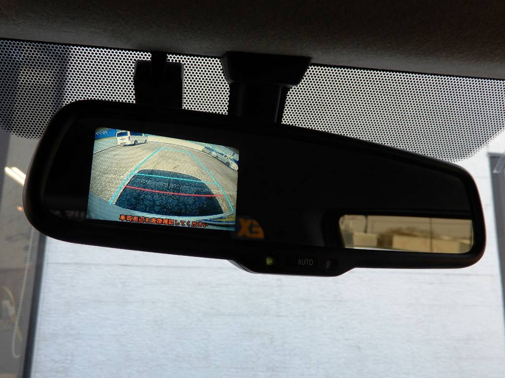 メーカーオプション　モニター内蔵自動防眩インナーミラーも完備♪