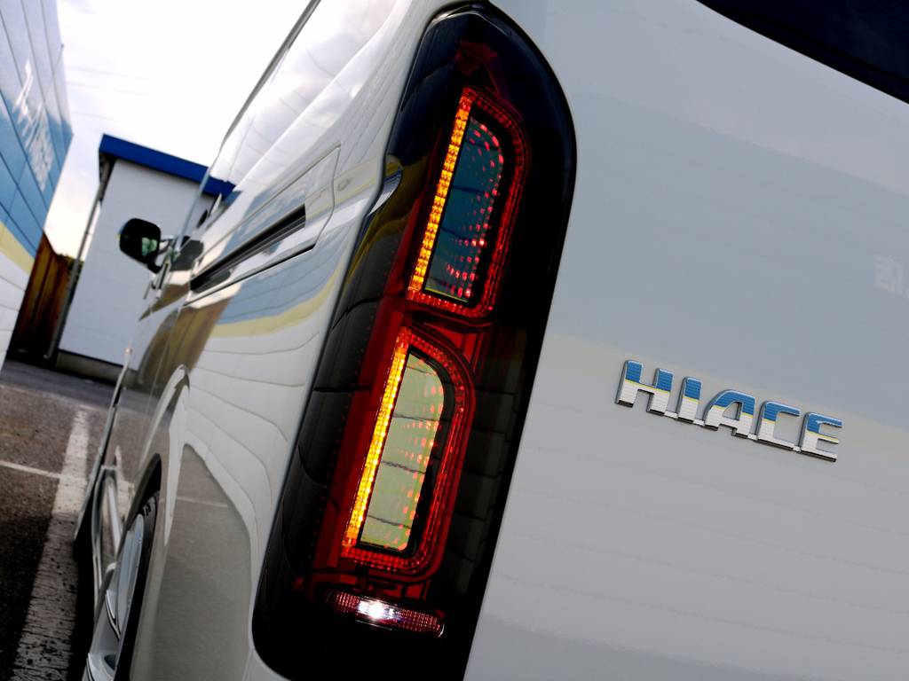 コプラス　ＬＥＤテールランプ！ブレーキ＆ウインカーのＬＥＤが、中央のレンズに反射する他に類を見ないテールランプです！
