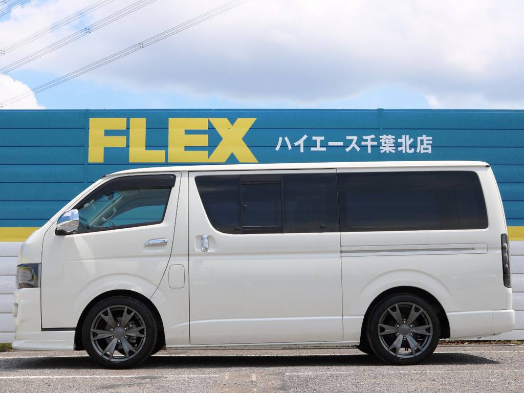 常時７０台以上のハイエース在庫数、フレックス株式会社ハイエース千葉北店！