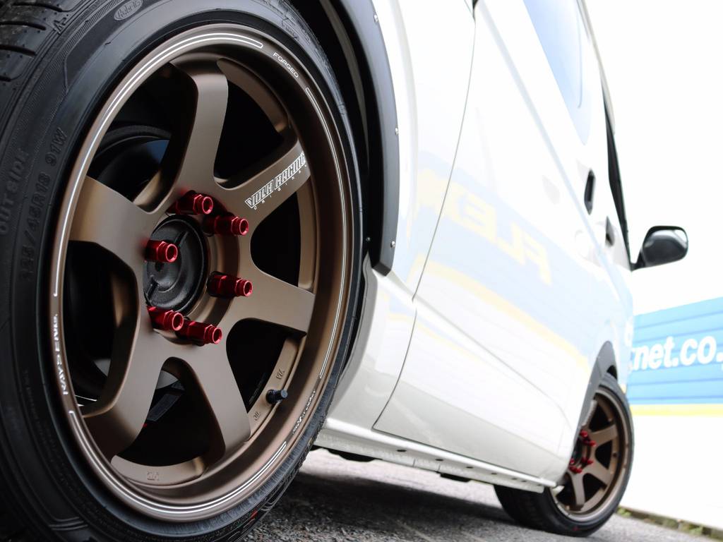 ＲＡＹＳ　ＶＯＬＫＲＡＣＩＮＧ　ＴＥ３７ＳＢ　１８インチアルミホイール！