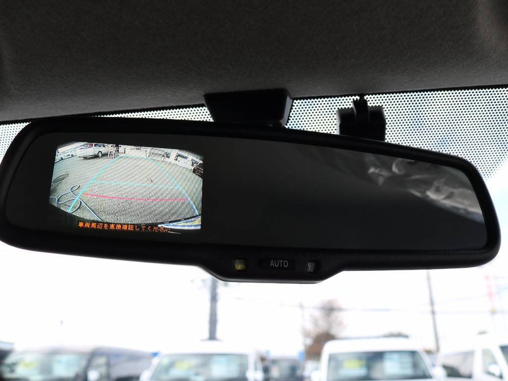 メーカーオプション　純正バックカメラ＆バックモニター内蔵自動防眩インナーミラー！