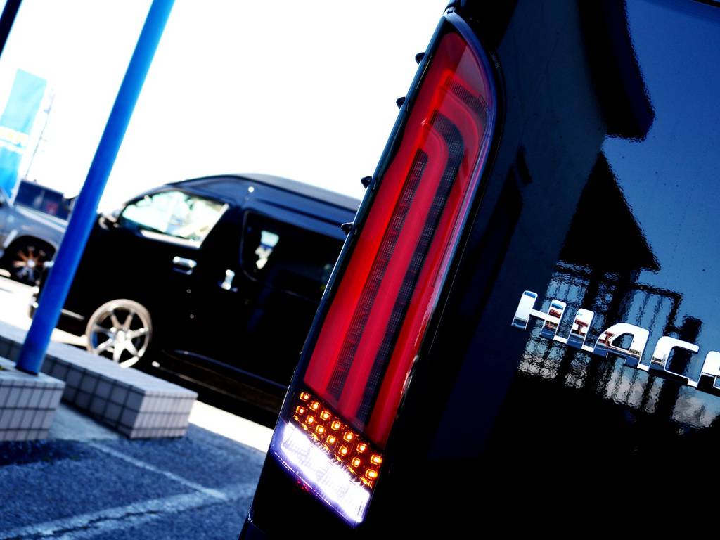 ヴァレンティ　ＬＥＤテールランプ　ＲＥＶＯ　スモークカラー！