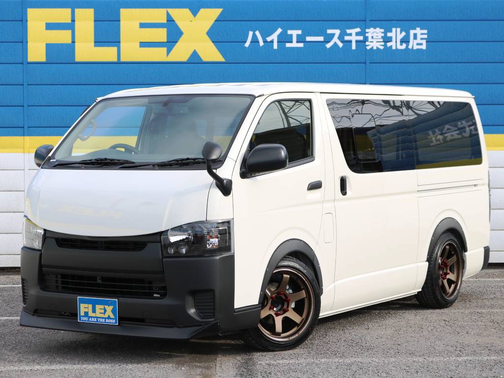 新車未登録ハイエースバン　ＤＸ　５速ＭＴ　ガソリン２ＷＤ　スポーツカスタムパッケージ！
