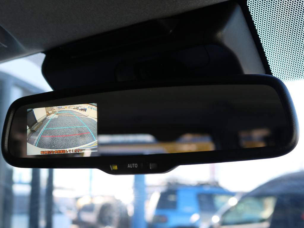 メーカーオプション　純正バックカメラ＋バックモニター内蔵自動防眩インナーミラー！