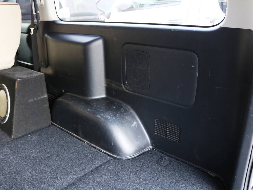 運転席側トリムの状態！荷室には使用感が御座います。