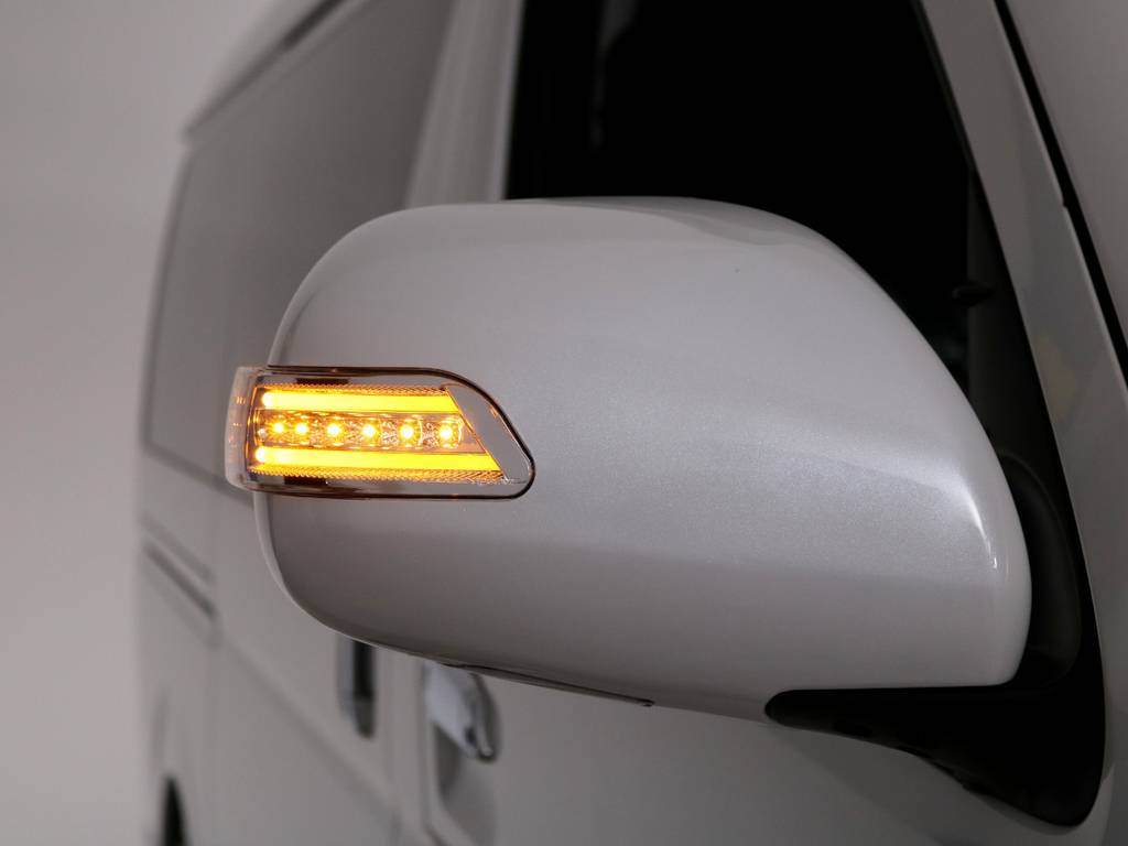 ヴァレンティ　ＬＥＤウィンカーミラー！