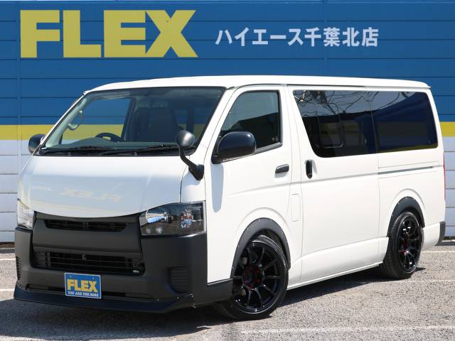 新車未登録ハイエースバン　ＤＸ　５速ＭＴ　ガソリン２ＷＤ　スポーツカスタムパッケージ！レスポンスアップに拘ってカスタムを行いました！