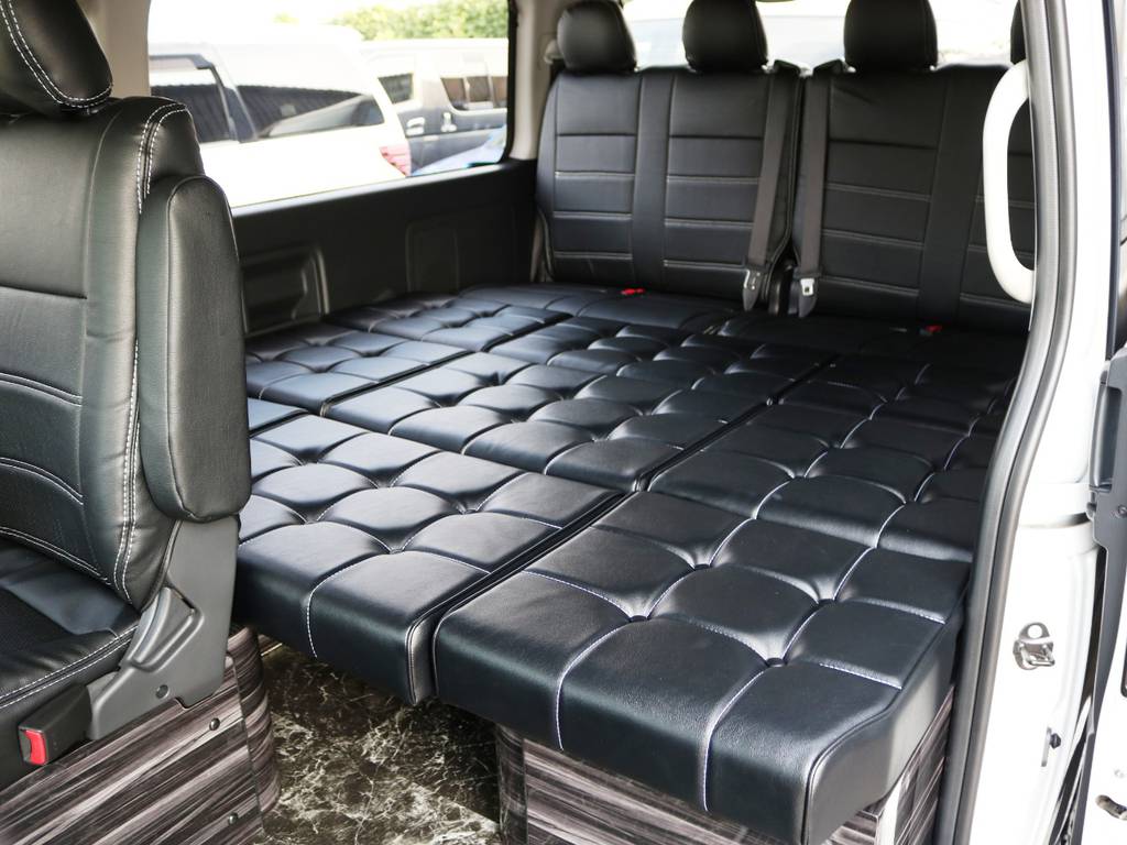 ２列目以降はベッドとしてお使い頂けます♪