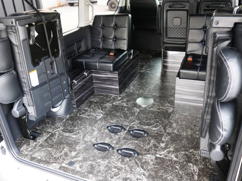 ４列目を跳ね上げれば広々ラッゲジスペースに♪