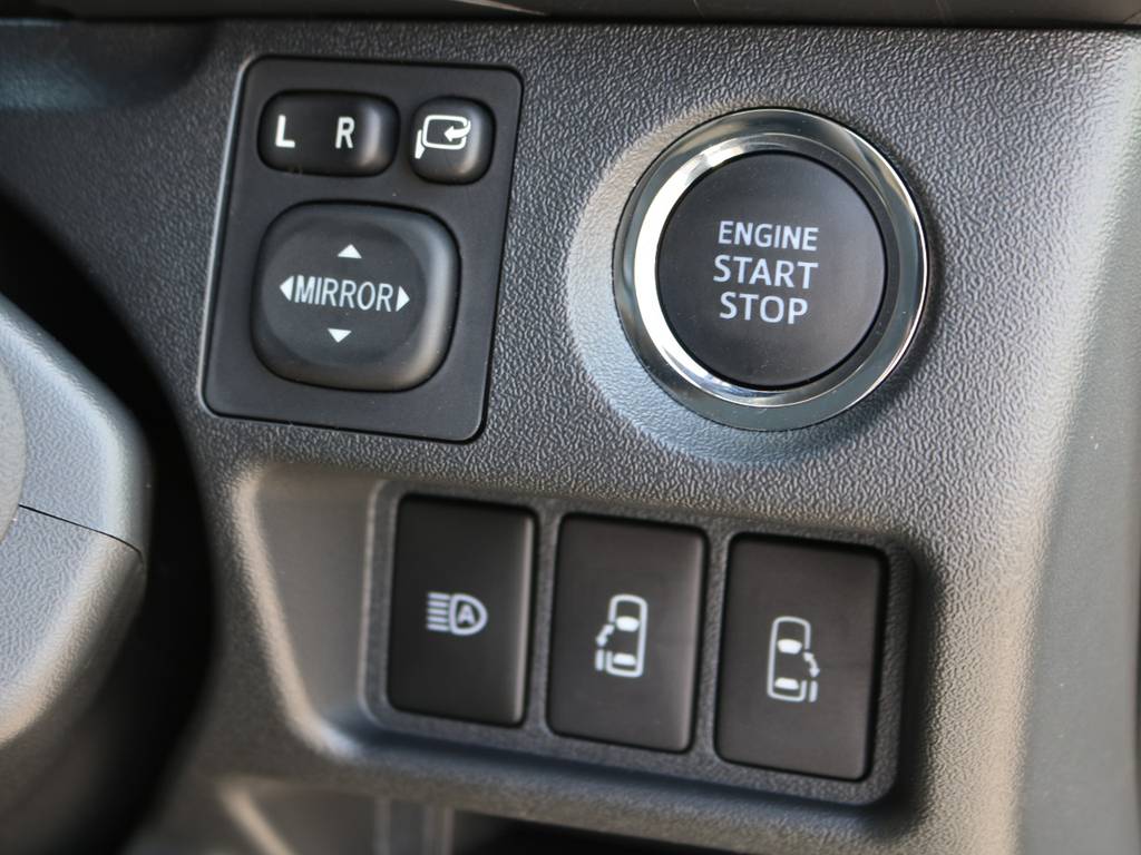 プッシュスタートシステム標準装備！メーカーオプション両側パワースライドドア付き♪