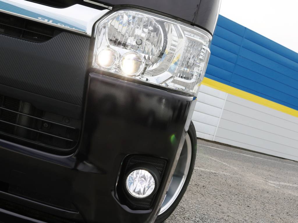 メーカーオプションＬＥＤヘッドライト！フォグやウィンカー、ポジション球などもすべてＬＥＤ化されております♪